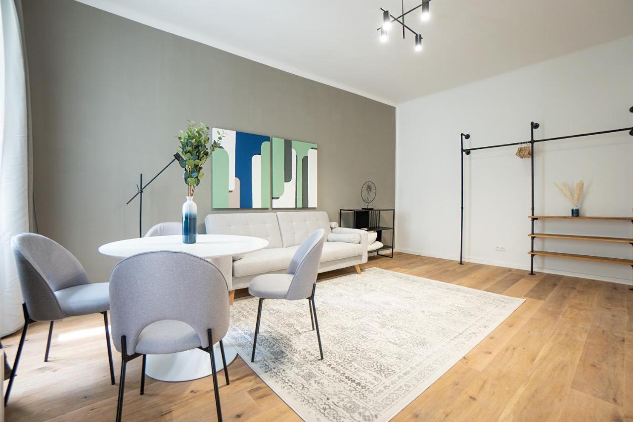 Apartamento Spacious Cosy With A Balcony And A King-size Bed 15 Minutes Away From Stephansdom Viena