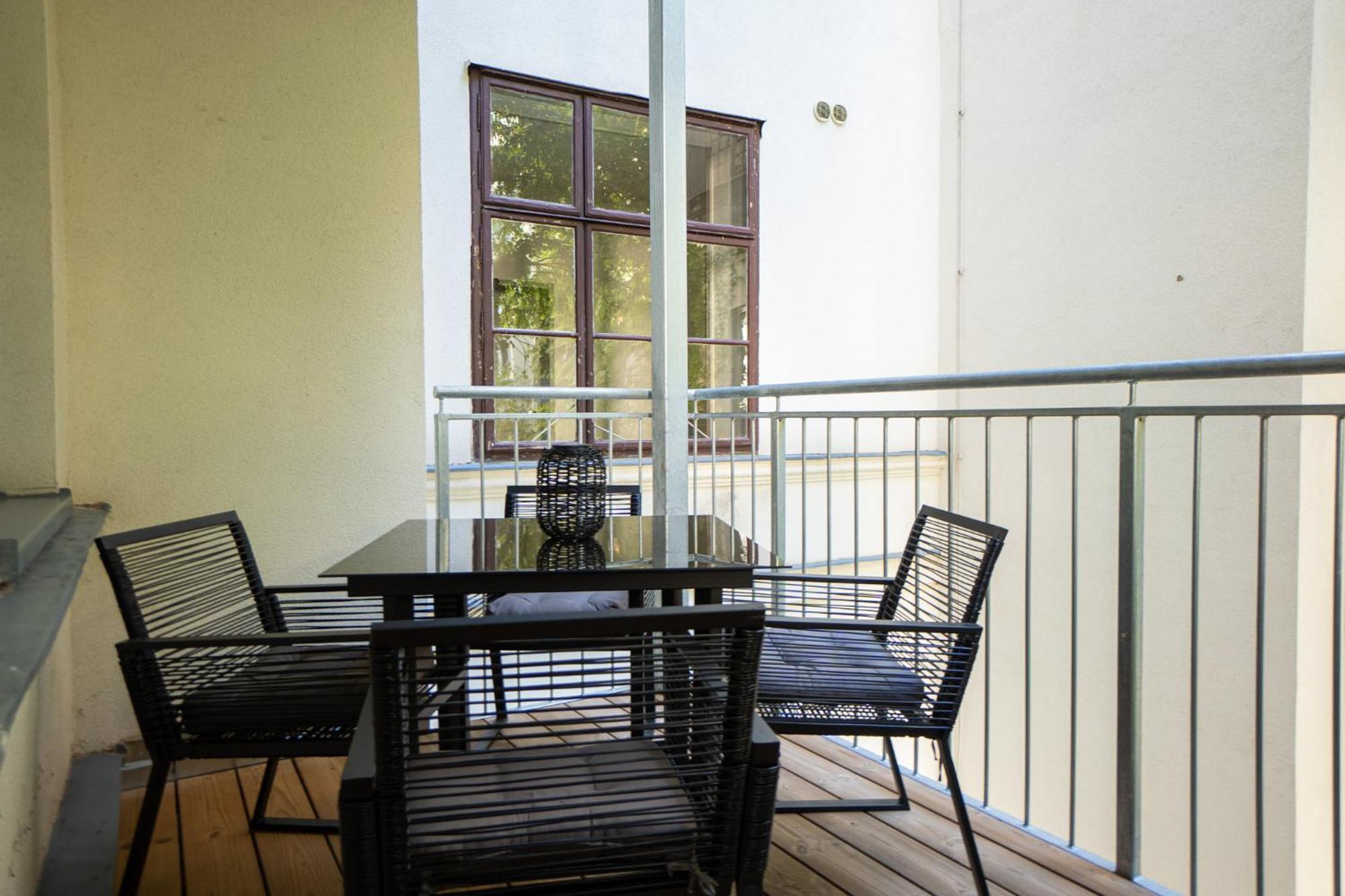 Apartamento Spacious Cosy With A Balcony And A King-size Bed 15 Minutes Away From Stephansdom Viena
